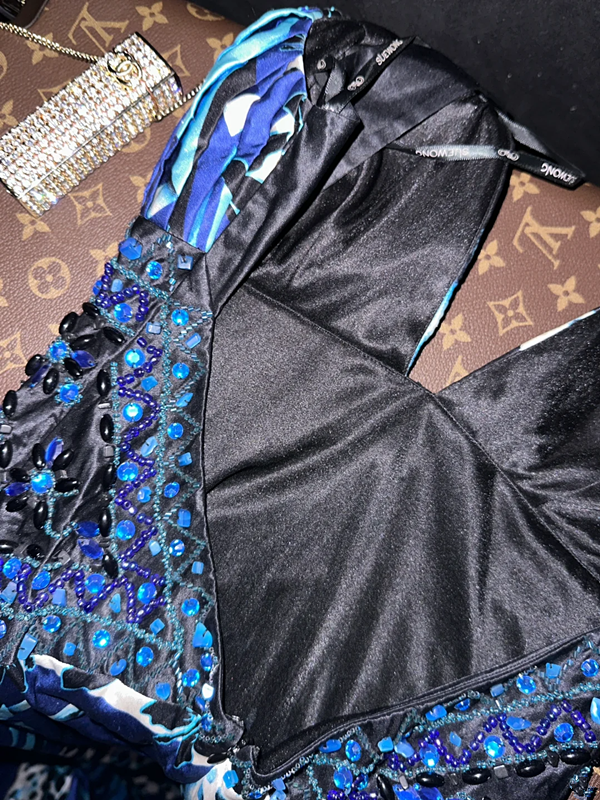 Blue halter neckline, sophisticated, fitted waist, elegant long ball gown R6947