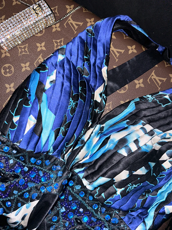 Blue halter neckline, sophisticated, fitted waist, elegant long ball gown R6947