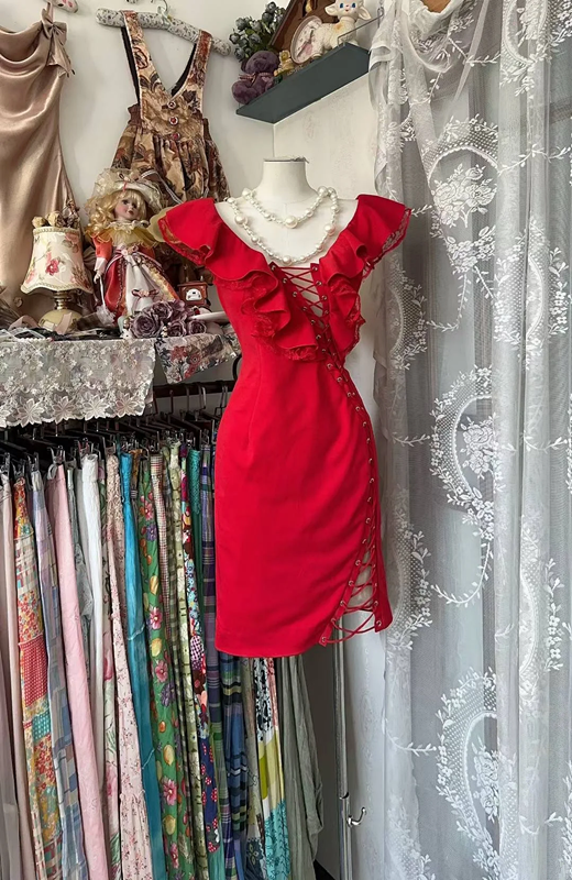 Red ruffled neckline, fitted waist, sexy short ball gown R7815