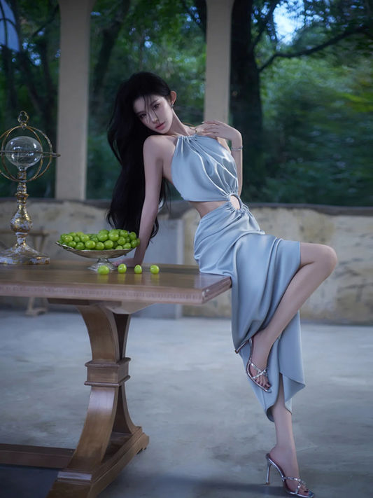 Light blue halter neck and waist-revealing sexy ball gown R7067