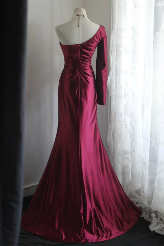 Deep red one-shoulder long-sleeved fitted satin ball gown, bridal dress R6828