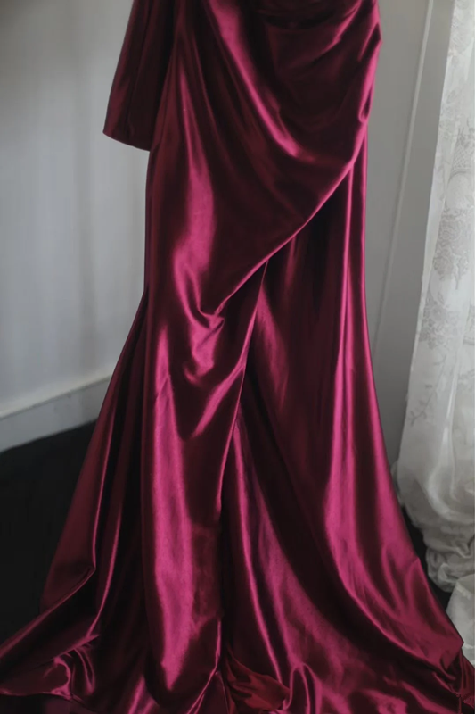 Deep red one-shoulder long-sleeved fitted satin ball gown, bridal dress R6828