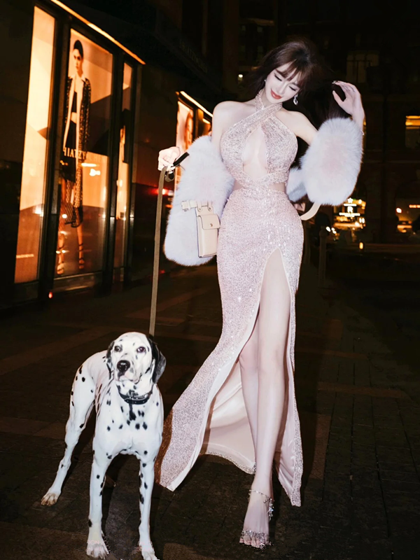 Pink Halter Neck Sequin-Embellished Cut-Out Waist Sexy High-Slit Floor-Length Prom Dress R7108