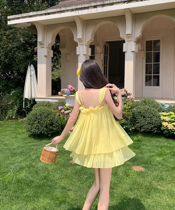 Holiday style beautiful yellow suspender top a-line skirt two-piece suit R0882