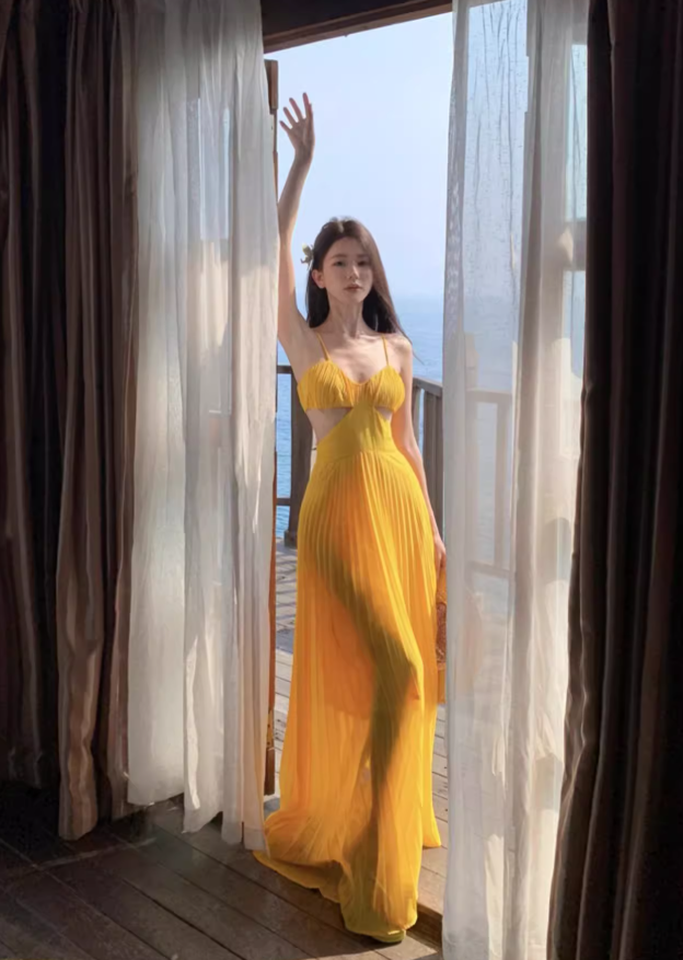 Beach resort long dress with a sense of atmosphere, slim waist and beautiful suspender dress R1577