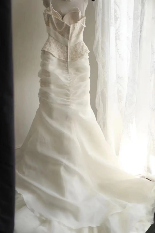 White halter-neck embroidered sexy top with an elegant fishtail skirt for a long ball gown R6750