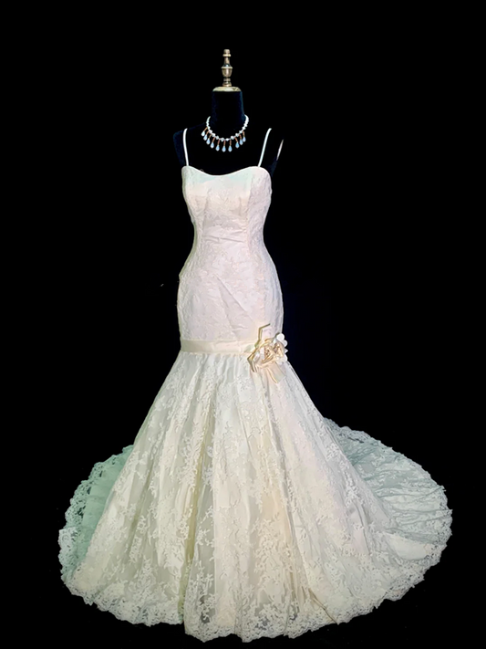 White halter-neck fitted bodycon long ball gown R8697