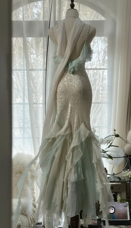 White fairy-like halter-neck fitted waist slim-fitting light green bodycon long ball gown R6550