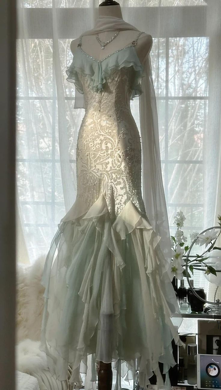 White fairy-like halter-neck fitted waist slim-fitting light green bodycon long ball gown R6550