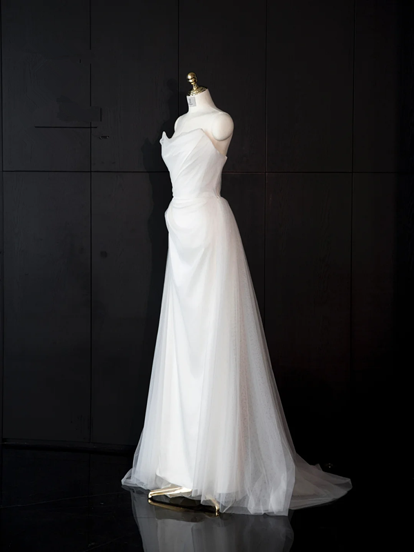 White strapless fitted long ball gown/bridal dress R8966