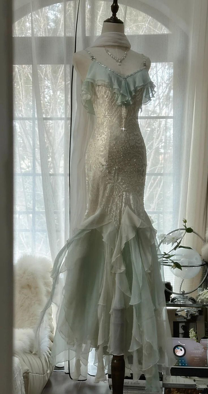 White fairy-like halter-neck fitted waist slim-fitting light green bodycon long ball gown R6550