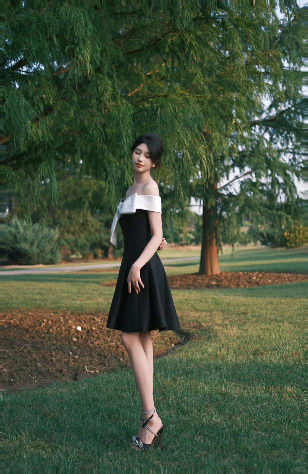 Black short skirt with white neckline, one shoulder, slim waist, A-line short skirt, homecoming dress R4171