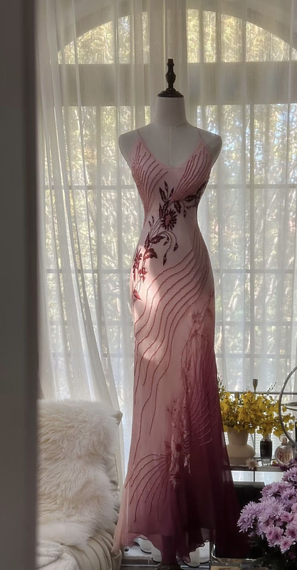 Pink halter-neck fitted long ball gown R6551