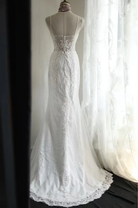 White halter-neck fitted lace fishtail long ball gown/bridal dress R6830