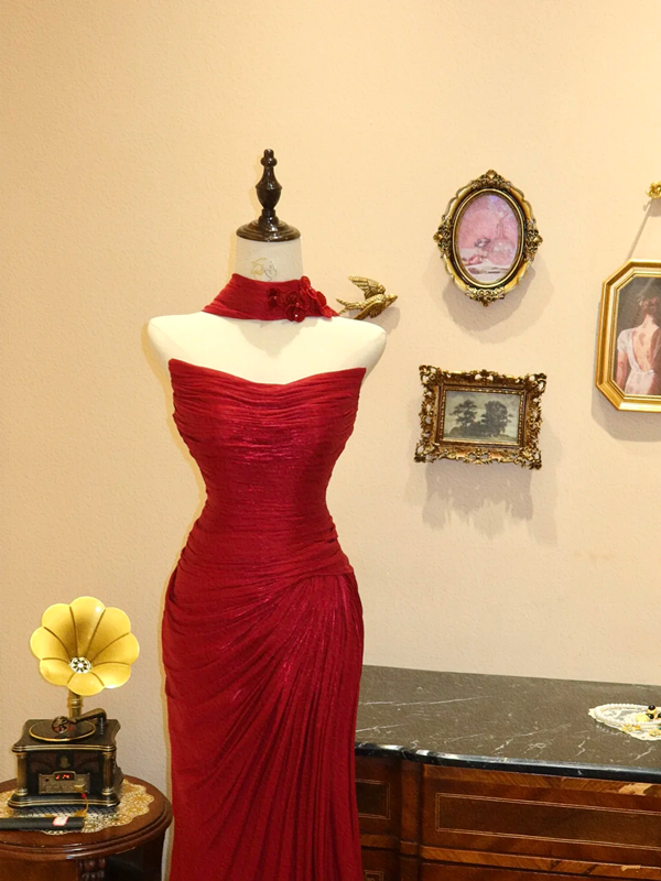 Red strapless, fitted waist, pleated long wedding dress R6591