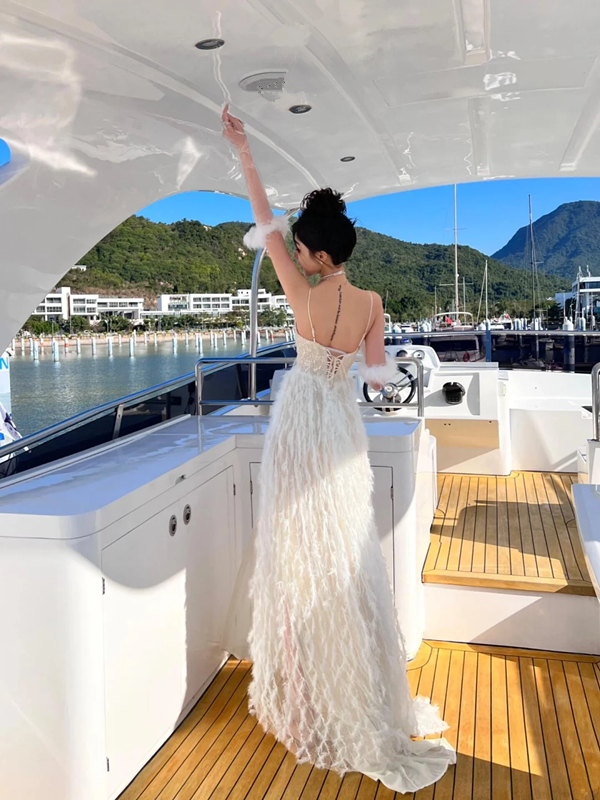 White Spaghetti Strap Waist-Cinched Fitted High-Slit Sexy Floor-Length Prom Dress R7110