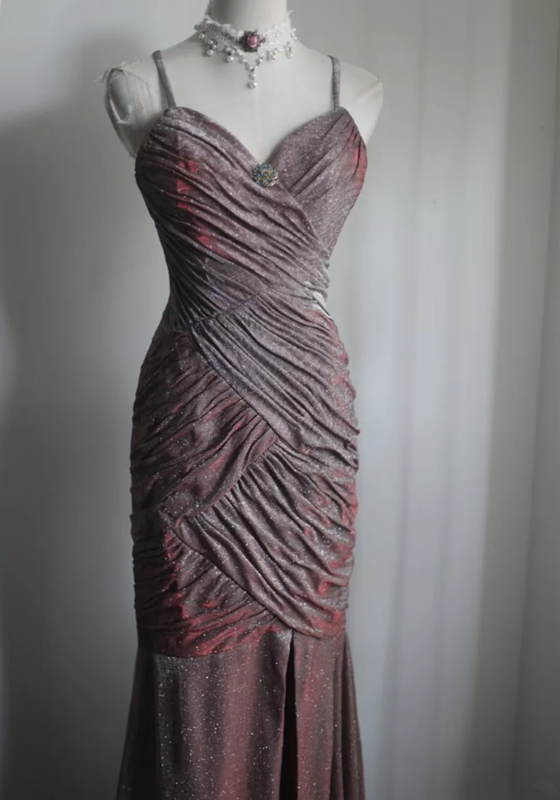 Dark red halter-neck, fitted, pleated, fishtail skirt, long ball gown R6751