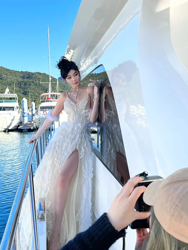 White Spaghetti Strap Waist-Cinched Fitted High-Slit Sexy Floor-Length Prom Dress R7110