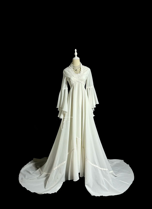 White, elegant, classic, fitted long ball gown R6631