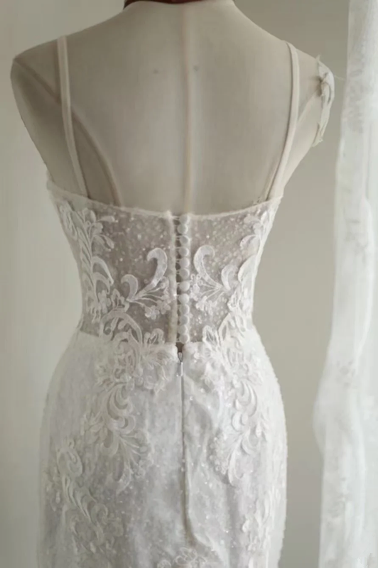 White halter-neck fitted lace fishtail long ball gown/bridal dress R6830