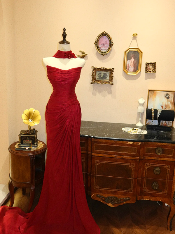 Red strapless, fitted waist, pleated long wedding dress R6591