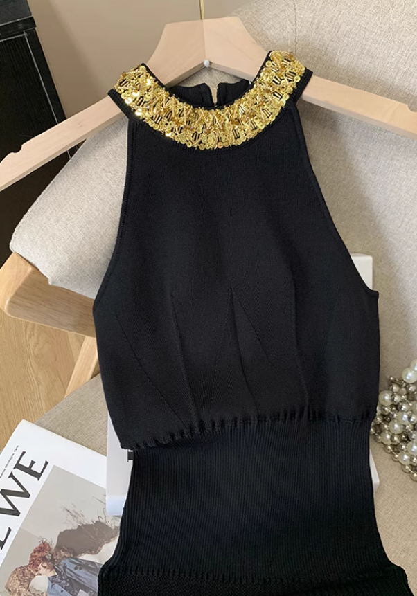 Black French heavy-duty halter neck knitted dress for women new beaded waist and hip short skirt R3957