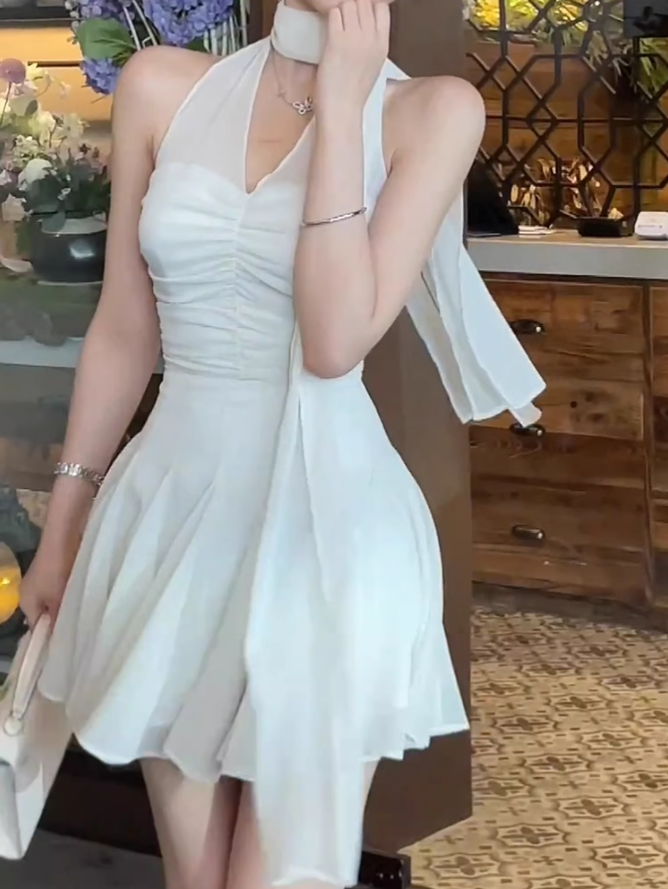 French pure desire style V-neck halter dress 2025 temperament waist A-line short skirt R1114