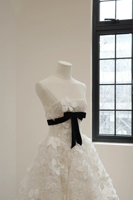 White lace strapless fitted waist floor-length ball gown/bridal dress R8543