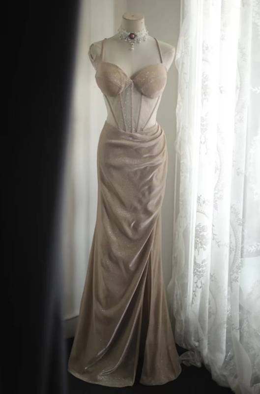 Champagne-colored halter-neck fishtail top, fitted long ball gown R6752