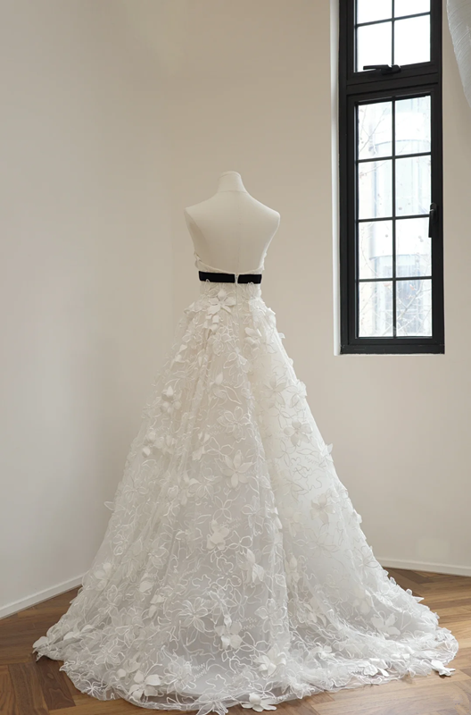 White lace strapless fitted waist floor-length ball gown/bridal dress R8543