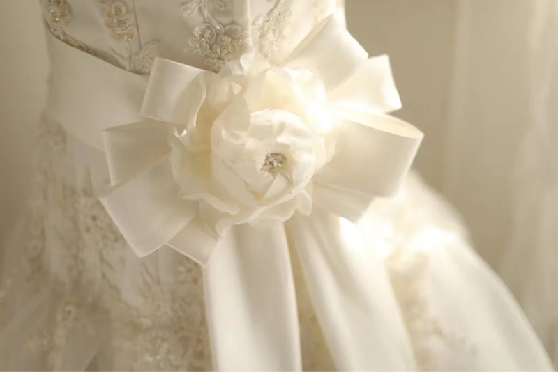 White halter-neck, fitted A-line skirt, long ball gown, bridal dress R6844