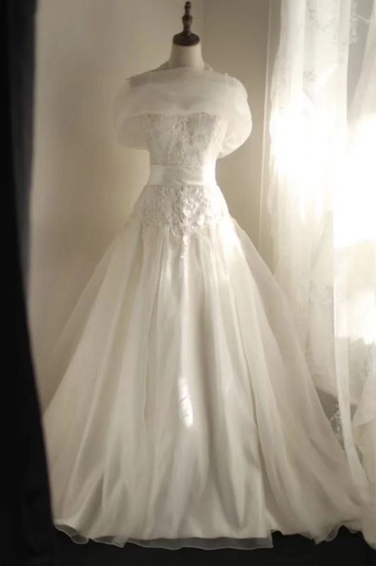 White halter-neck, fitted A-line skirt, long ball gown, bridal dress R6844