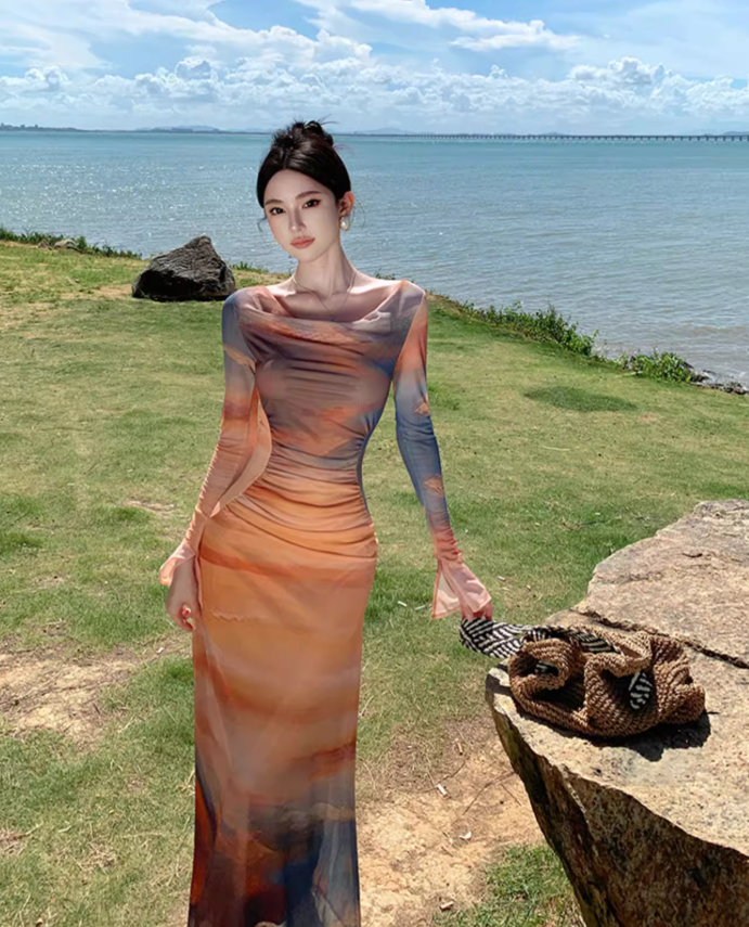 Beach dress with slim waist and elegant long sleeves, holiday style tie-dye dress R1606