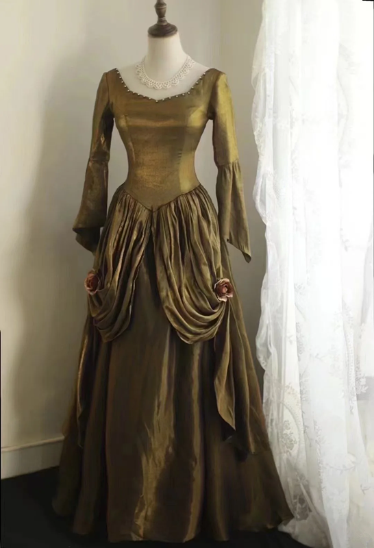 Gold square neckline, retro-style, fitted waist, elegant princess-style long ball gown, bridal dress R6753