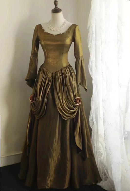 Gold square neckline, retro-style, fitted waist, elegant princess-style long ball gown, bridal dress R6753