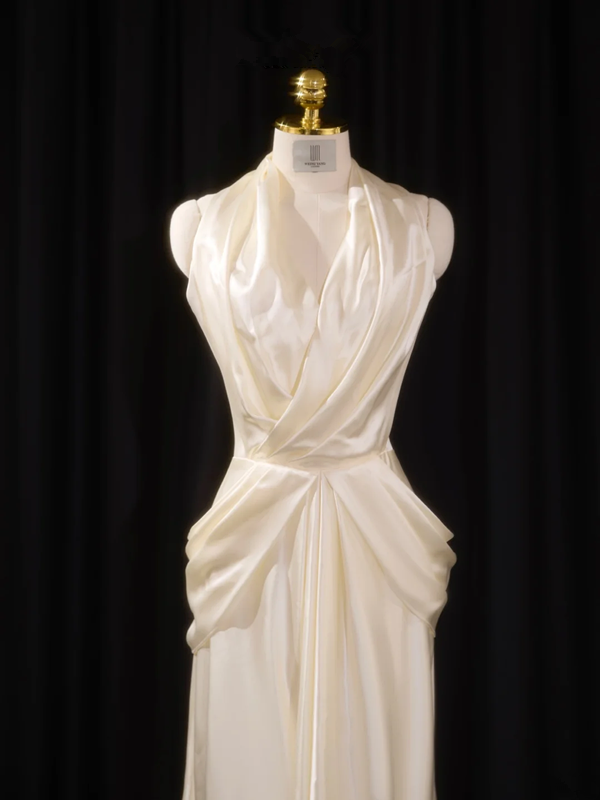 White halter-neck, fitted waist, long ball gown/bridal dress R8909