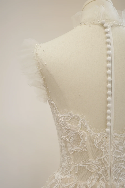 White lace fitted waist long ball gown/bridal dress R8544