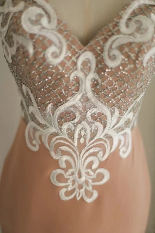 Light pink halter-neck embroidered fitted waist bodycon long ball gown R6713