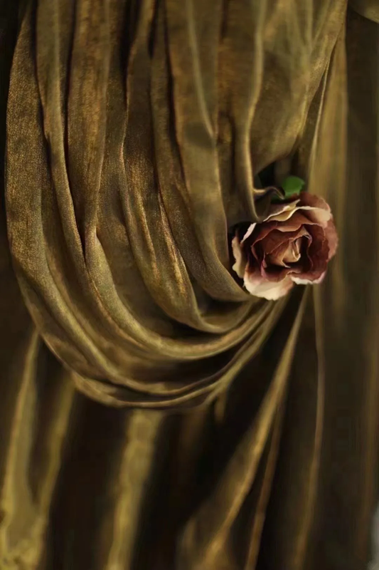 Gold square neckline, retro-style, fitted waist, elegant princess-style long ball gown, bridal dress R6753