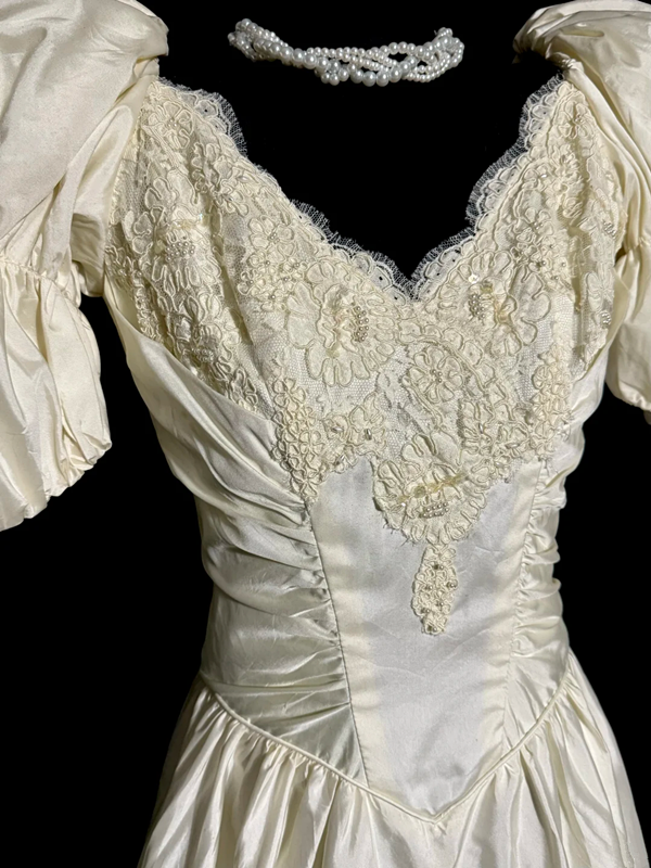 Apricot-colored, puff-sleeved, fitted, mid-length ball gown with a classic elegance R6673