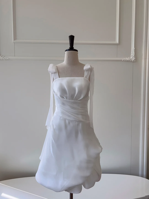 White suspenders with laces, slim waist and flower bud skirt, elegant short skirt for homecoming dress R5022