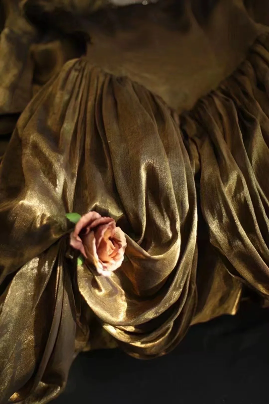 Gold square neckline, retro-style, fitted waist, elegant princess-style long ball gown, bridal dress R6753