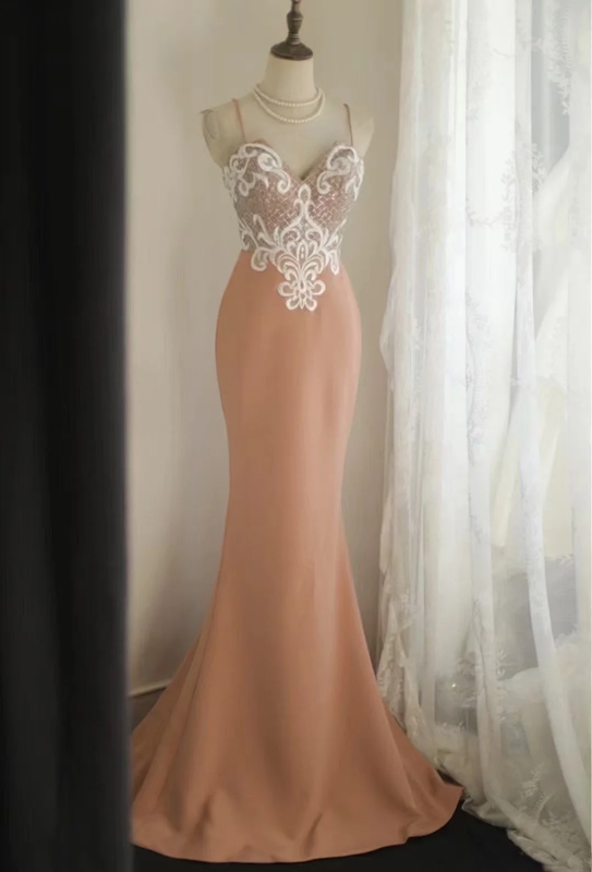 Light pink halter-neck embroidered fitted waist bodycon long ball gown R6713