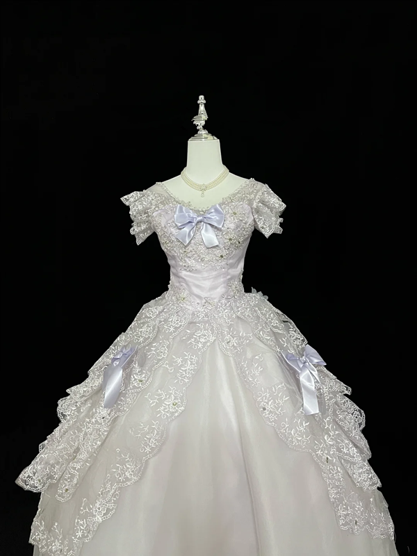 White fitted waist, full skirt, long ball gown, bridal dress R9060