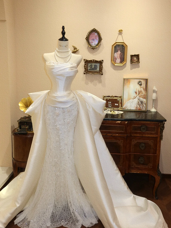 White strapless fitted waist elongated wedding dress R6567