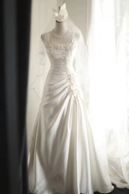 White halter-neck, fitted waist, pleated long ball gown R6806