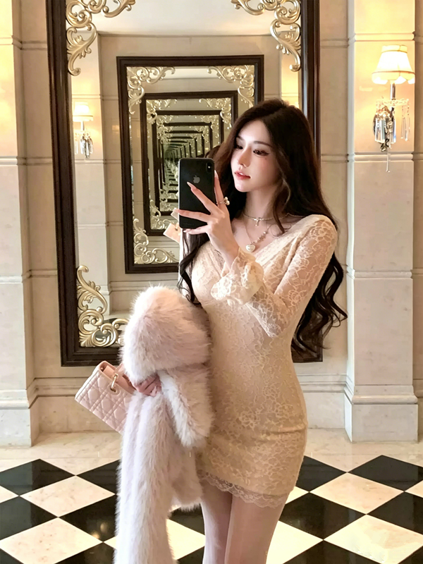 Sexy Lace V-Neck Bodycon Dress with Flare Sleeves R9163