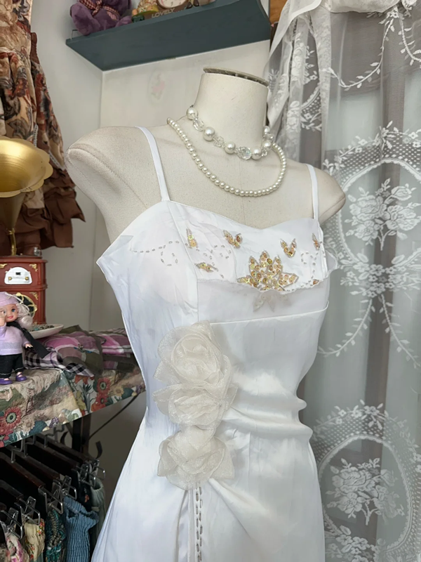 White halter-neck A-line design ball gown R6367