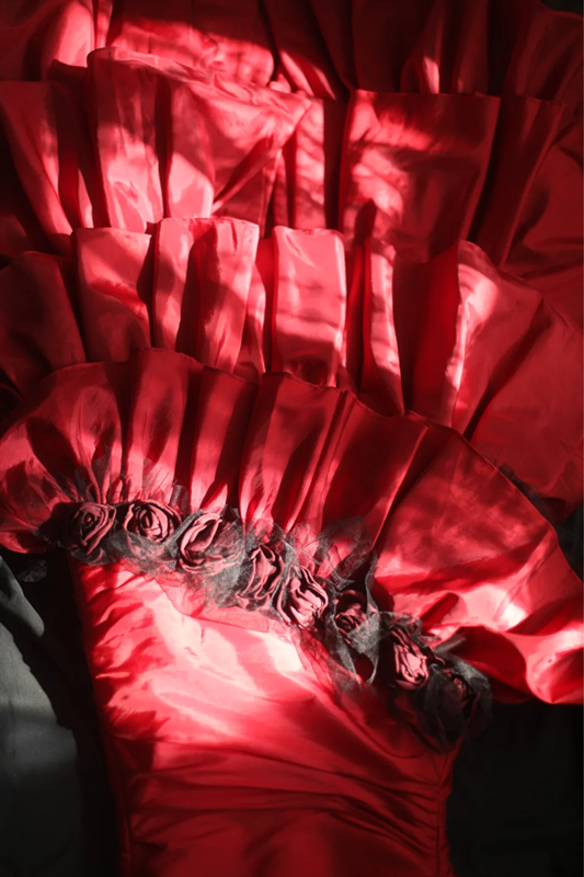 Red strapless, fitted waist, full-skirted ball gown/bridal dress R6687