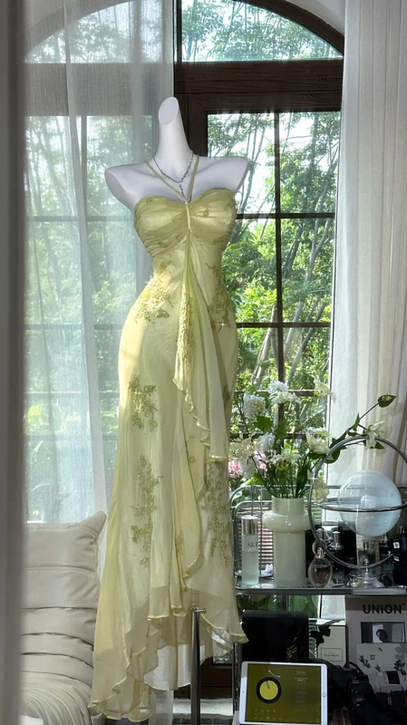 Light green halter neck straps, fitted waist, elegant ball gown R6527